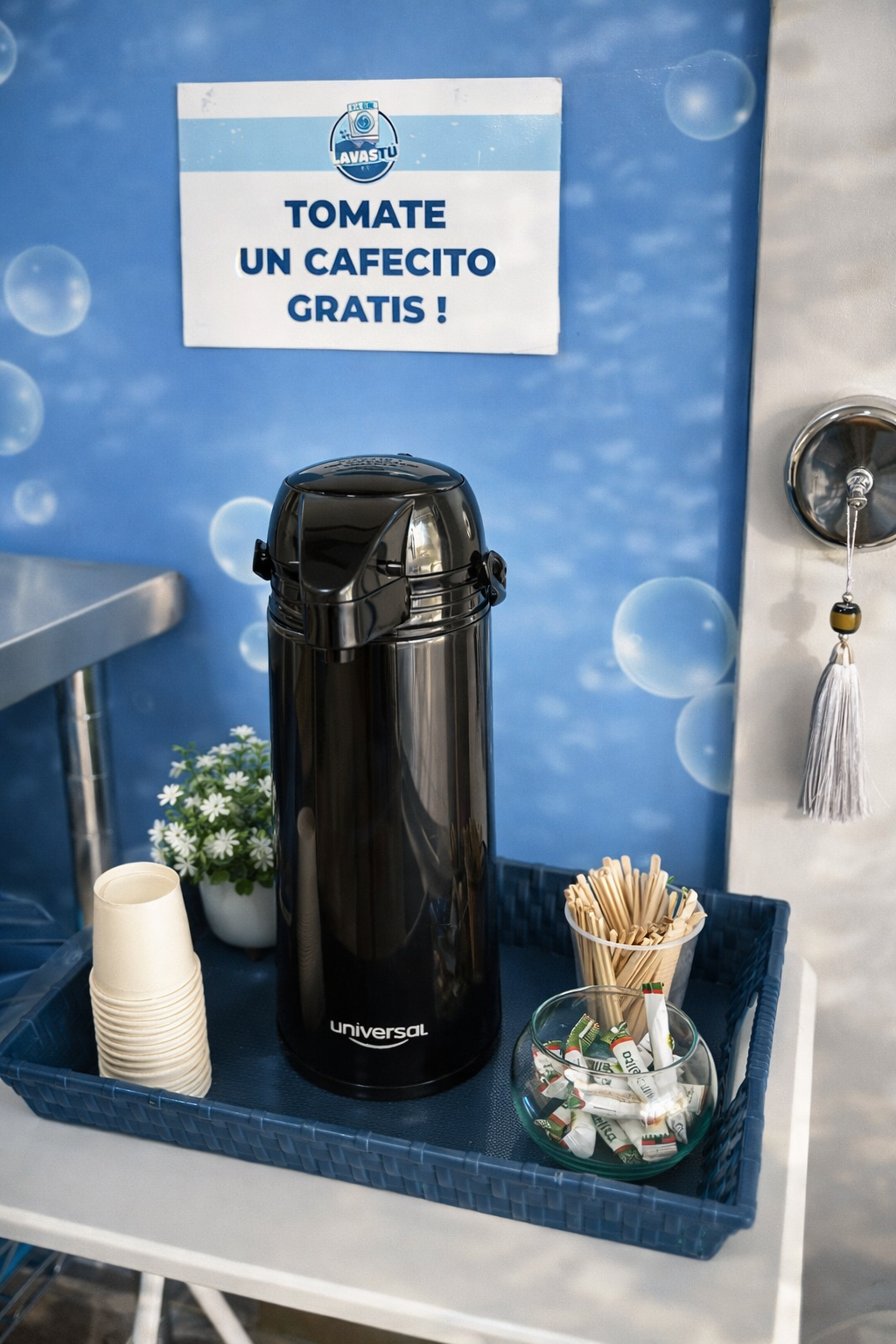 Estación de café gratis para clientes de LavasTú
